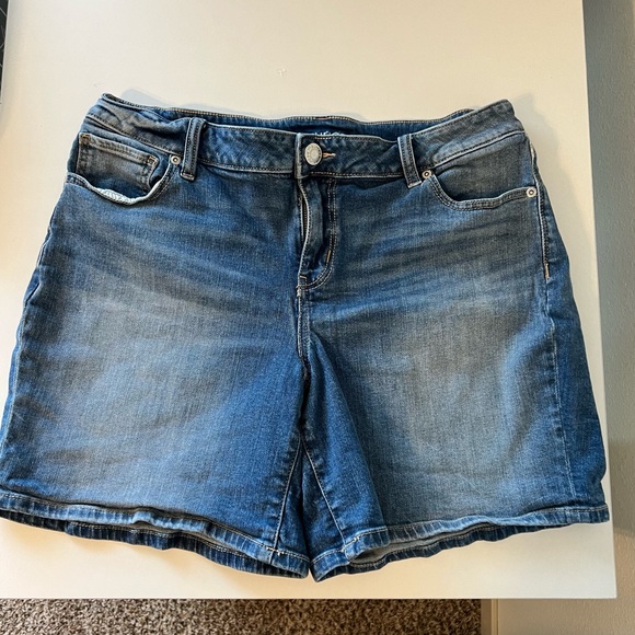 Maurice’s denim shorts - Picture 1 of 4